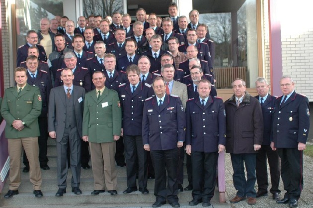 POL-GOE: FOTOS zur PM 85/2005): Polizeipräsident Hans Wargel trifft Führungsspitze der Feuerwehren
