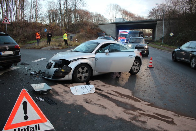 POL-ME: Hoher Sachschaden nach Autounfall - Ratingen - 1812049