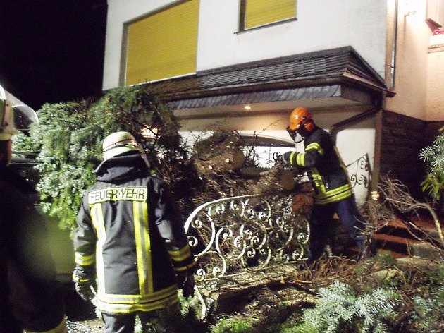 FW-AR: Sturmtief beschäftigt auch die Arnsberger Feuerwehr