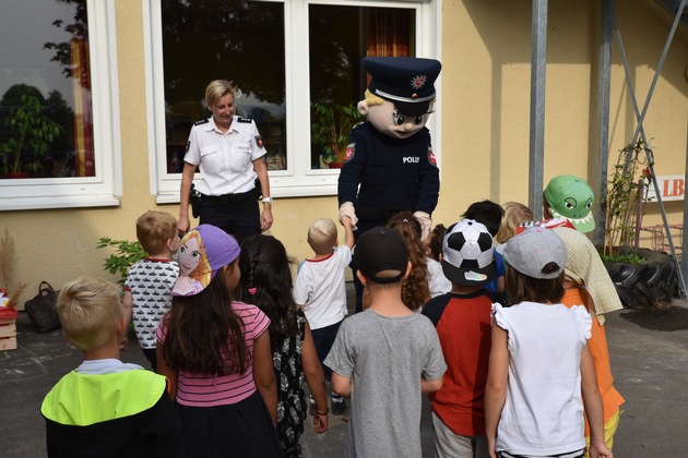 POL-AK NI: Polizeiakademie Niedersachsen bringt erneut Kinderaugen zum Leuchten