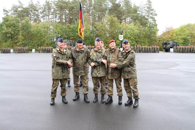 Streitkräftebasis: Stärkung der Bundeswehrlogistik wird fortgesetzt / Feierliche Indienstellung des Logistikregiment 4 in Volkach