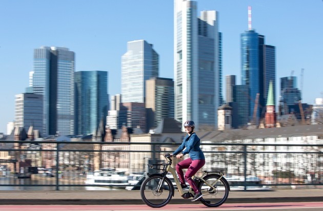 pressedienst-fahrrad gmbh: Fahrradfrühling 2022: Fahrräder, E-Bikes und Zubehör im Trend