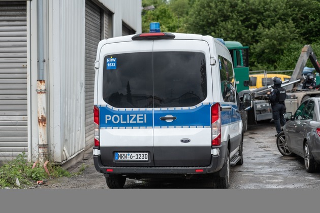 POL-RE: Bottrop: Gemeinsame Gro&szlig;kontrollen durch Beh&ouml;rden