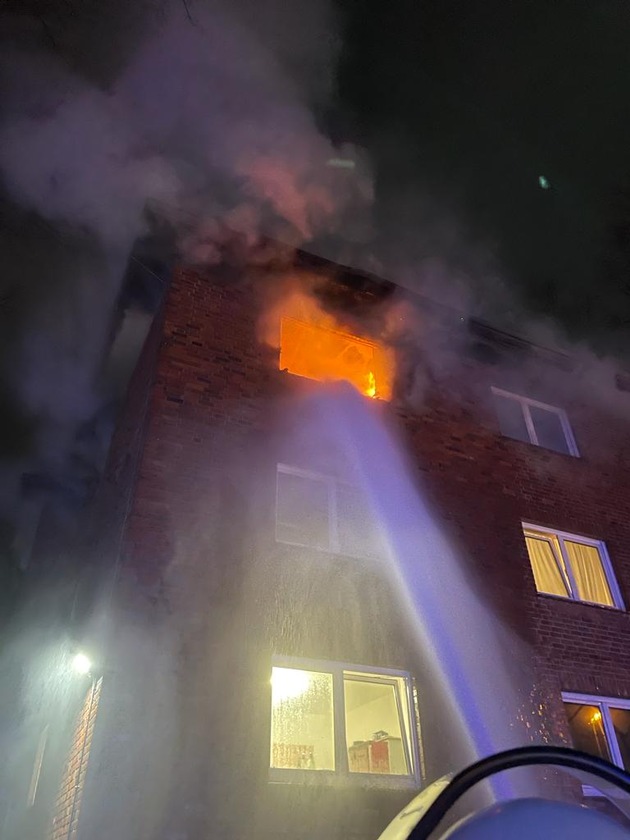 FW-Schermbeck: Zimmerbrand in voller Ausdehnung