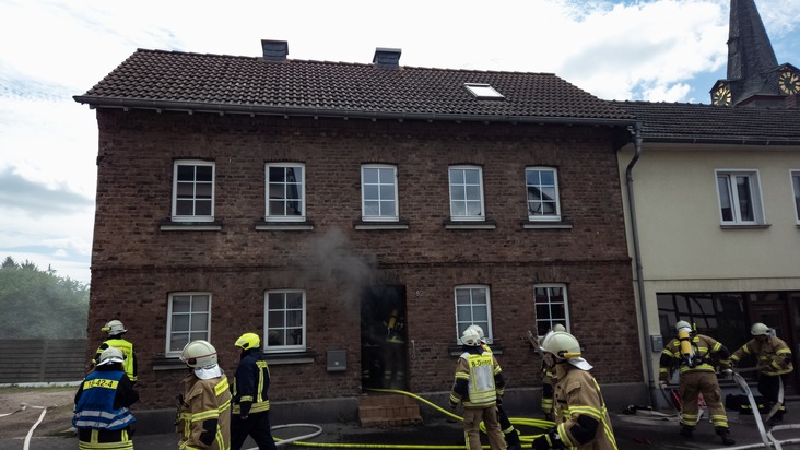 FW Wachtberg: Gebäudebrand in Wachtberg-Adendorf