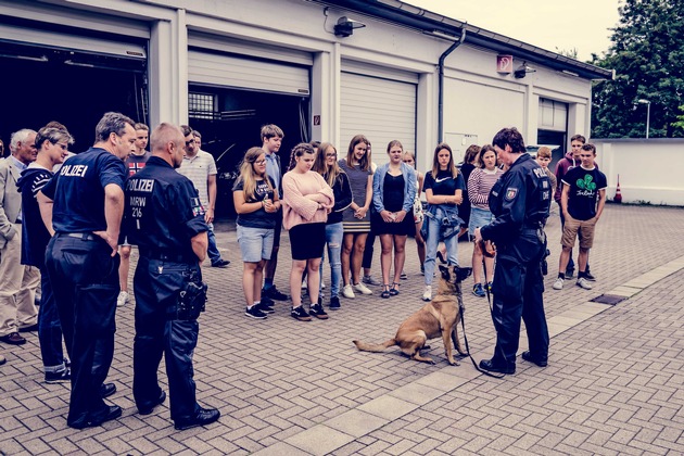 POL-GE: Jugend-Austausch der Rotarier zu Besuch bei der Polizei in Gelsenkirchen