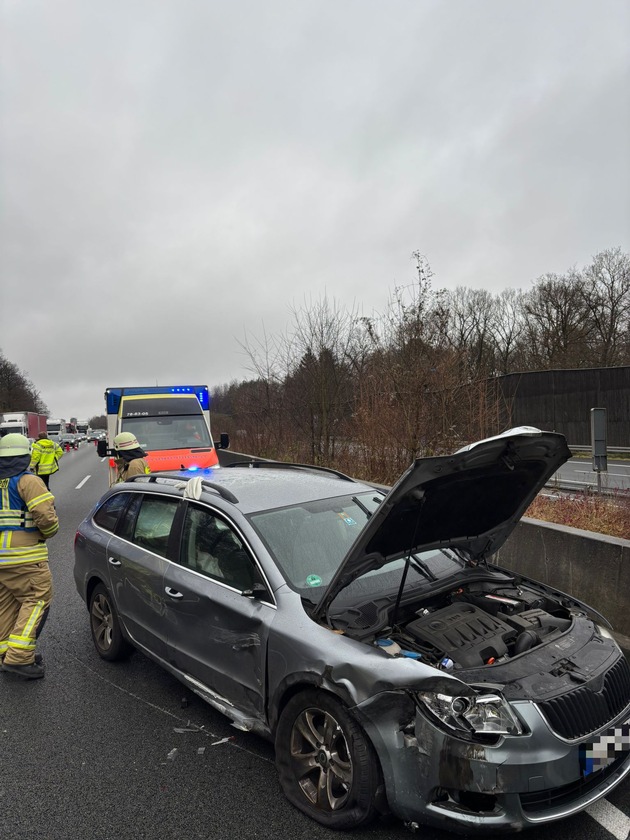 FW Helmstedt: Verkehrsunfall, eingeklemmte Person BAB2