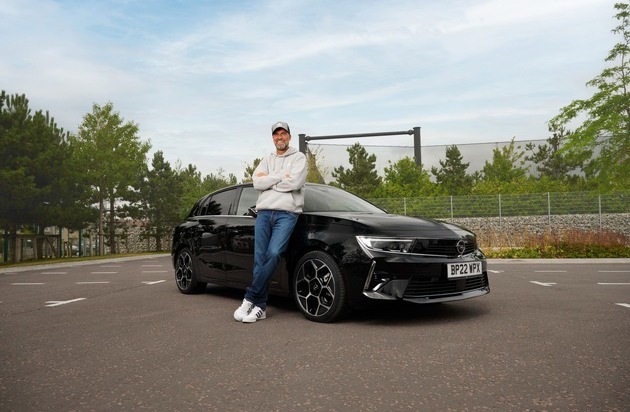 Opel Automobile GmbH: Jürgen Klopp fährt ab sofort den neuen Opel Astra Plug-in-Hybrid