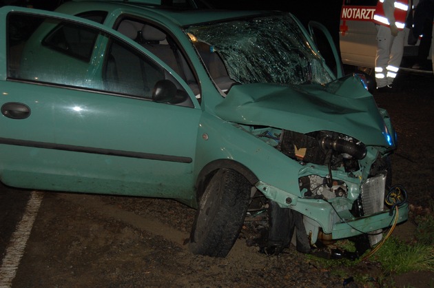 POL-STH: Erneut schwerer Verkehrsunfall mit jugendlichem Fahrer