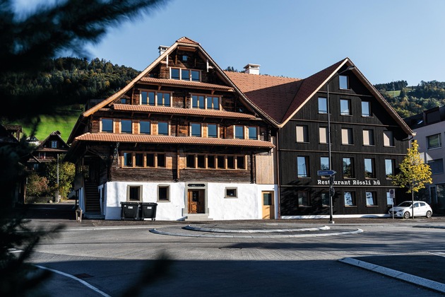 ICOMOS décerne le titre «Hôtel/Restaurant historique de l&#039;année 2020»:
Et les gagnants sont... «Chesa Grischuna» à Klosters, «Rössli hü» à Root et «Les Wagons» à Winterthur