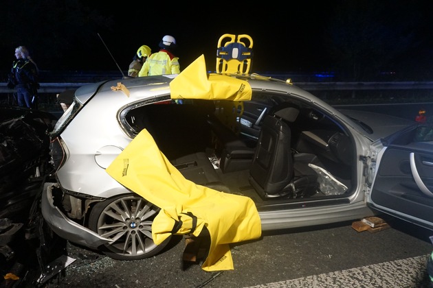 FW Ratingen: Verkehrsunfall auf der BAB 44 mit mehreren Verletzten