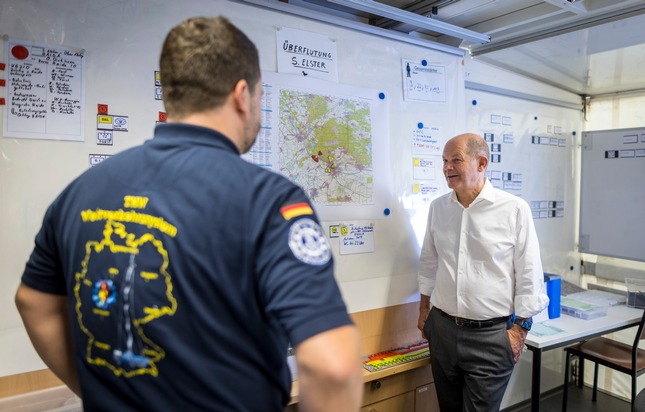 THW LVBEBBST: &quot;Professionelle Frauen und Männer, die mit ganzem Herzen beim Einsatz sind&quot; - Olaf Scholz besucht den THW-Ortsverband Potsdam