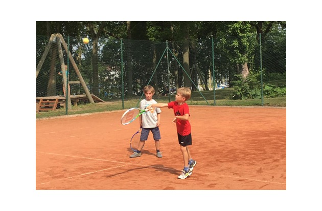 Pressemitteilung // Ferienspaß beim Tennis-Training