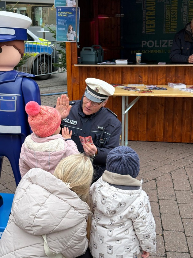 POL-OF: Polizei zeigte auf Weihnachtsmarkt Präsenz: &quot;tea for free&quot; an der &quot;SvO-Hütte&quot;