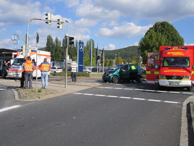 POL-NOM: Verkehrsunfall mit drei Verletzten und zwei PKW mit Totalschaden