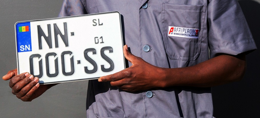 Deutsche Experten für Fahrzeug-Identifikation setzen auf westafrikanischen Markt - TÖNNJES eröffnet mit AFRIPLAQUE neue strategische Basis in Dakar