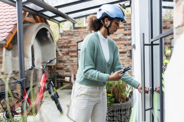 Zuhause und unterwegs mit dem digitalen Schlüsselbund – ABUS ONE