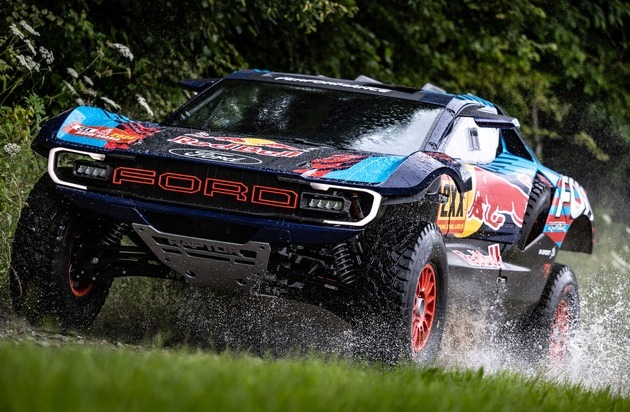 Ford-Werke GmbH: Weltpremiere in Goodwood: Neuer Ford Raptor T1+ zeigt sich bereit für die legendäre "Dakar" und andere Rallyes