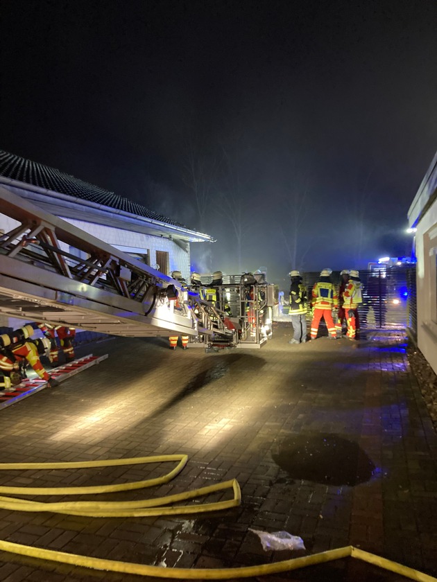 FW Minden: Brand einer Hausfassade