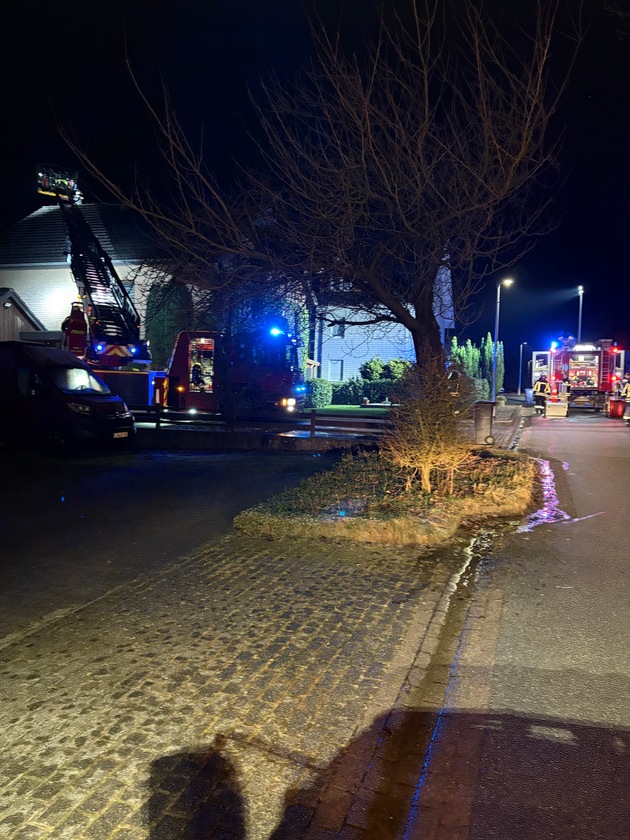 FW Horn-Bad Meinberg: Kaminbrand beschäftigt Feuerwehr am Montag Abend