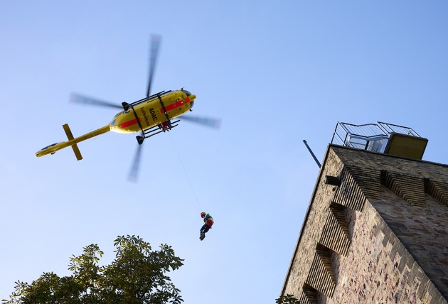 Training mit Rettungswinde der Station „Christoph 66“