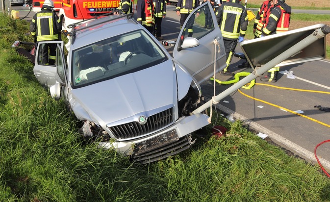 POL-HX: Schwerer Verkehrsunfall auf Kreuzung - Rettungshubschrauber im Einsatz