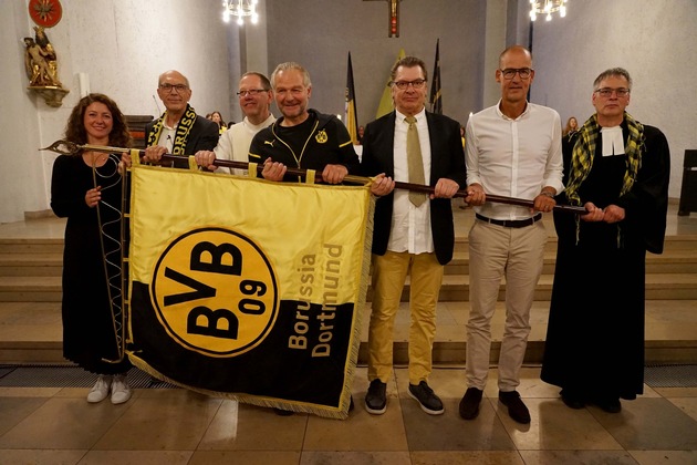 Schwarz-gelbe Gottesdienstgemeinde feiert Saisonauftakt - Letzte Feier vor dem Umbau der Dreifaltigkeitskirche mit großer Beteiligung