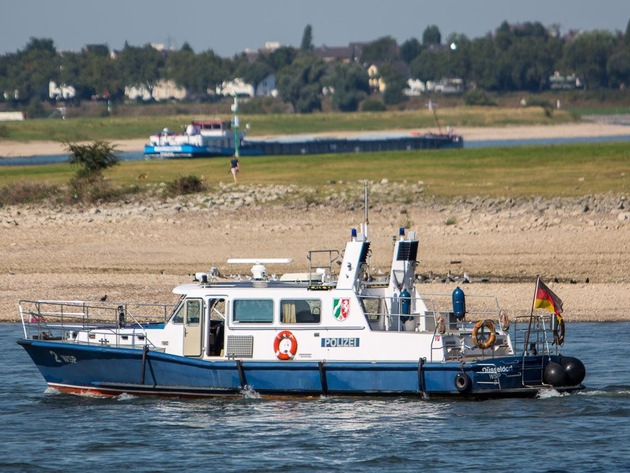 POL-ME: Sportboot verliert Kraftstoff auf Rhein - Bootsführer alkoholisiert - Monheim - 2008124