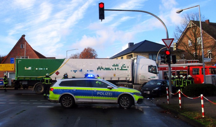 POL-STD: Sechs überwiegend leicht verletzte Autoinsassen bei Unfall in Ritschermoor, vier Leichtverletzte bei Unfall auf der Bundesstraße 73 in Neukloster,