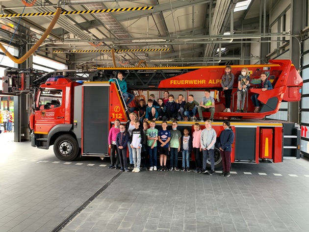 FW Alpen: Viertklässler der Grundschulen frischen ihre Brandschutzerziehung auf