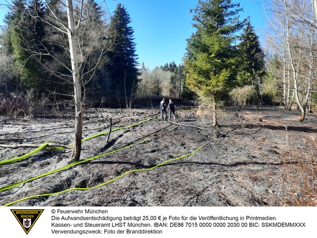 FW-M: Grasfläche in Flammen (Waldperlach)