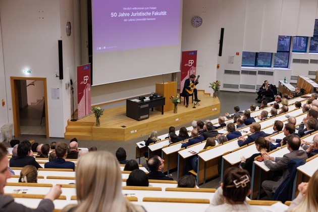 Pressemitteilung Nr. 105/2024 der Leibniz Universität Hannover  50 Jahre Juristische Fakultät an der LUH