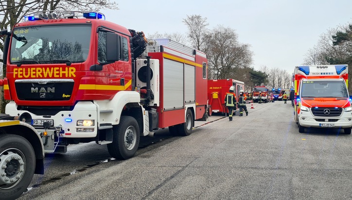FW-RD: Trockeneis löst größeren Feuerwehreinsatz an der A7 aus
