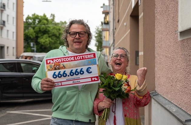 Deutsche Postcode Lotterie: M&uuml;nchen im Millionen-Gl&uuml;ck: Postcode Lotterie verteilt zwei Millionen Euro an 123 Gl&uuml;ckspilze