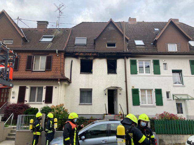 FW-F: Küchenbrand in Schwanheim breitet sich auf Wohnung aus