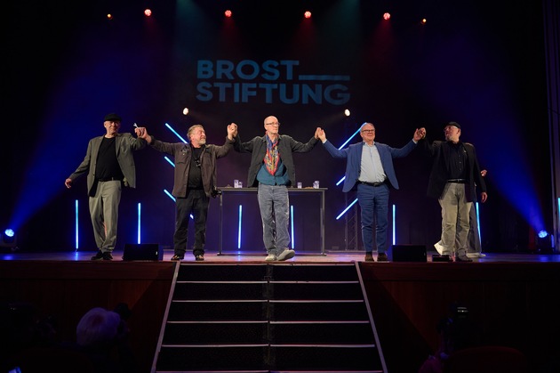 Brost-Stiftung feiert erfolgreiche Premiere von "Vier von hier" in der Lichtburg Essen