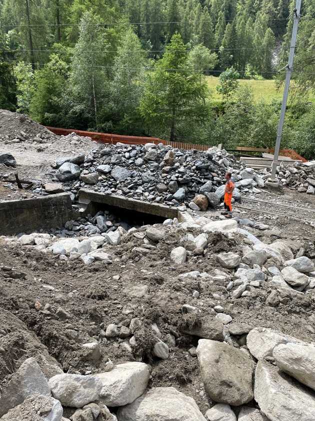 Zermatt/Mattertal Update #3 - Grösseres Schadensausmass als erwartet – Reparatur der Bahnstrecke zwischen Visp und Täsch dauert mehrere Wochen