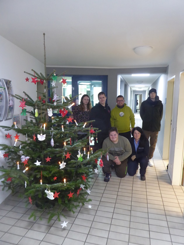 POL-PDMY: Weihnachtsbaumschmück-Tradition bei der Polizei Cochem