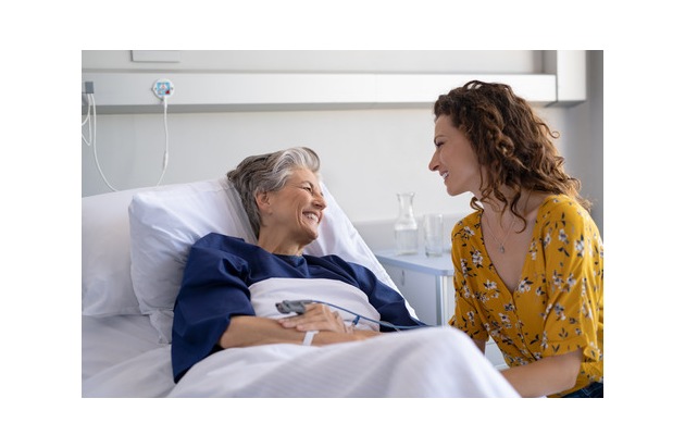 PM: Schön Klinik Neustadt sucht engagierte Ehrenamtliche für „Grüne Damen und Herren“