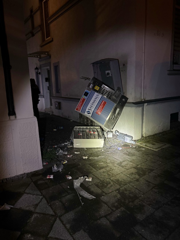 POL-SO: Zwei Zigarettenautomaten gesprengt