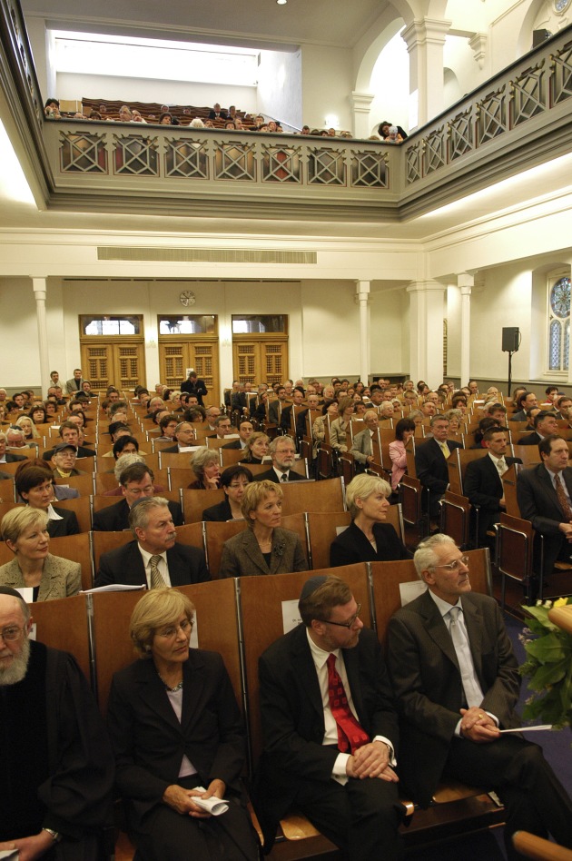 Fête d&#039;inauguration du Conseil d&#039;Etat et du Conseil administratif le 8 mai 2006 dans la synagogue de la Israelitische Cultusgemeinde Zürich ICZ