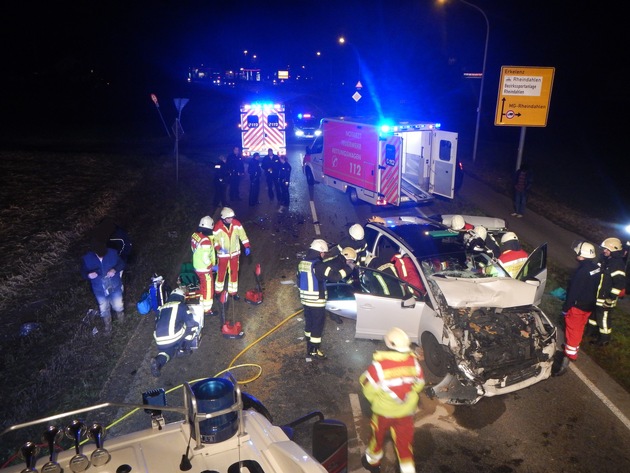 FW-MG: Schwerer Verkehrsunfall mit Landmaschine