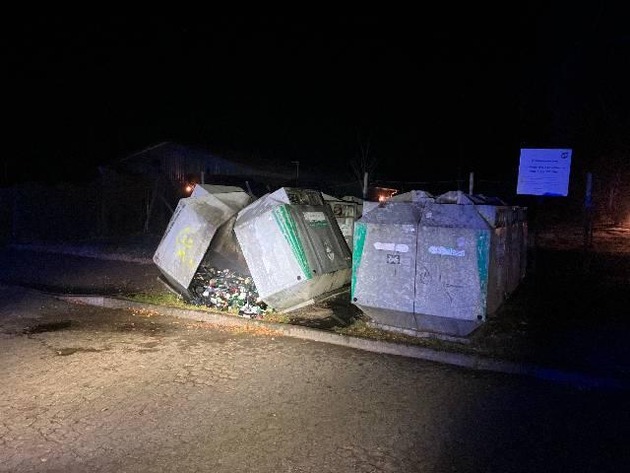 POL-ROW: ++Trunkenheitsfahrten enden mit Blutentnahmen++Unbekannte setzen Altglascontainer in Brand++Wendemanöver mit Folgen++Brand am Flugplatzgelände in Rotenburg++Polizei sucht Fahrradeigentümer+++