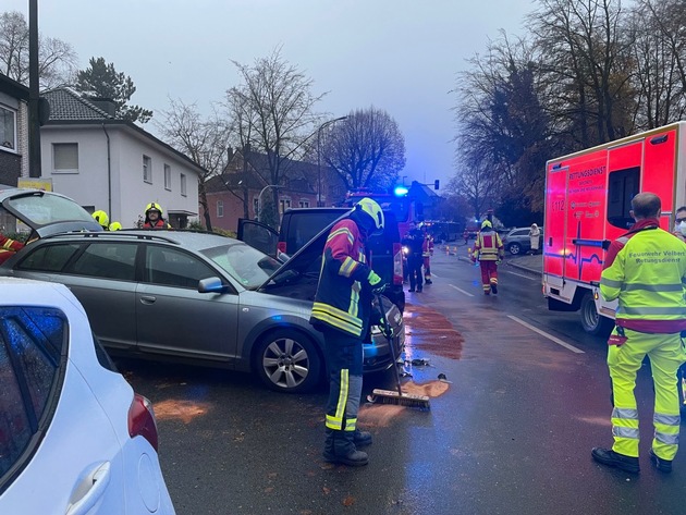FW-Heiligenhaus: Drei Verletzte bei Verkehrsunfall (Meldung 16/2022)