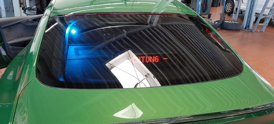 POL-ME: Auffälliger Audi mit eingebauten Blaulichtern sichergestellt - Kreis Neuss / Kreis Mettmann - 2003147
