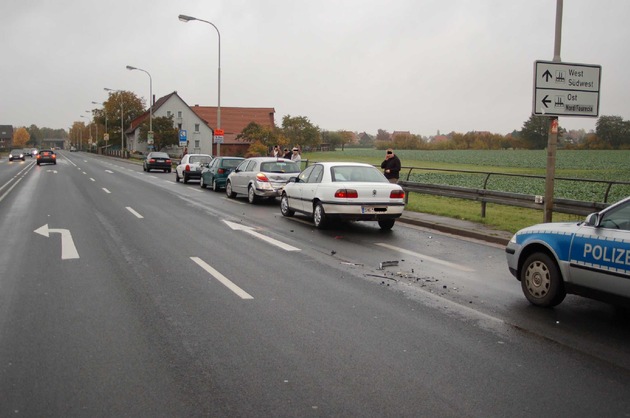 POL-STH: Über 22.000 EUR Schaden bei Verkehrsunfall