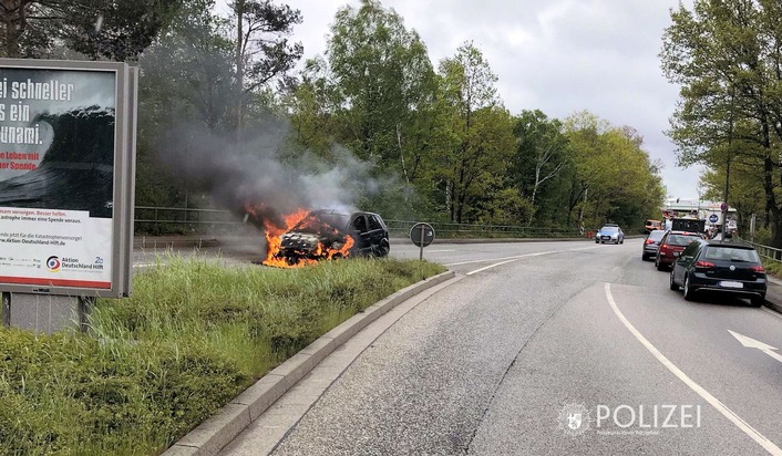 POL-PPWP: Auto fängt während der Fahrt an zu brennen