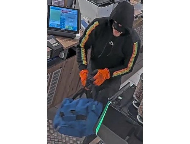 POL-STD: Wer kennt den unbekannten Tankstellenräuber aus Buxtehude - Öffentlichkeitsfahndung der Polizei