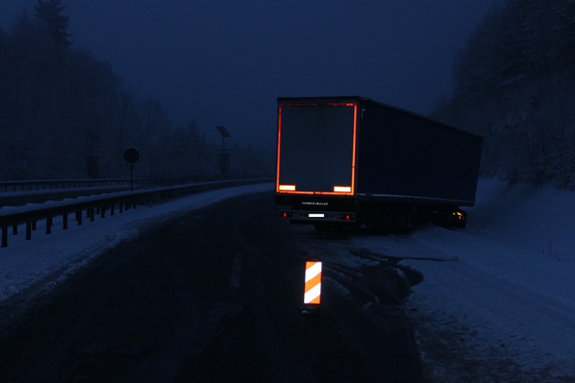 POL-PDKL: Landstuhl, Lkw-Unfall A 62