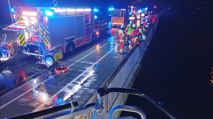 FW Minden: Wasserrettungseinsatz am Abend